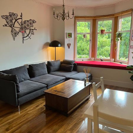 1 Bedroom Flat In Tolcross, Glasgow Top Floor. Экстерьер фото