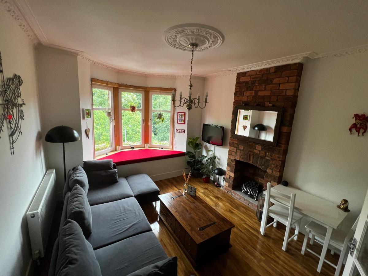 1 Bedroom Flat In Tolcross, Glasgow Top Floor. Экстерьер фото