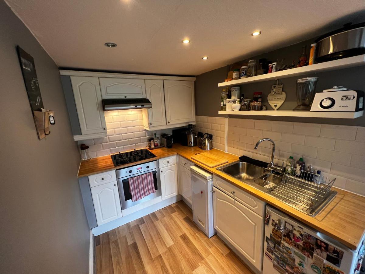 1 Bedroom Flat In Tolcross, Glasgow Top Floor. Экстерьер фото