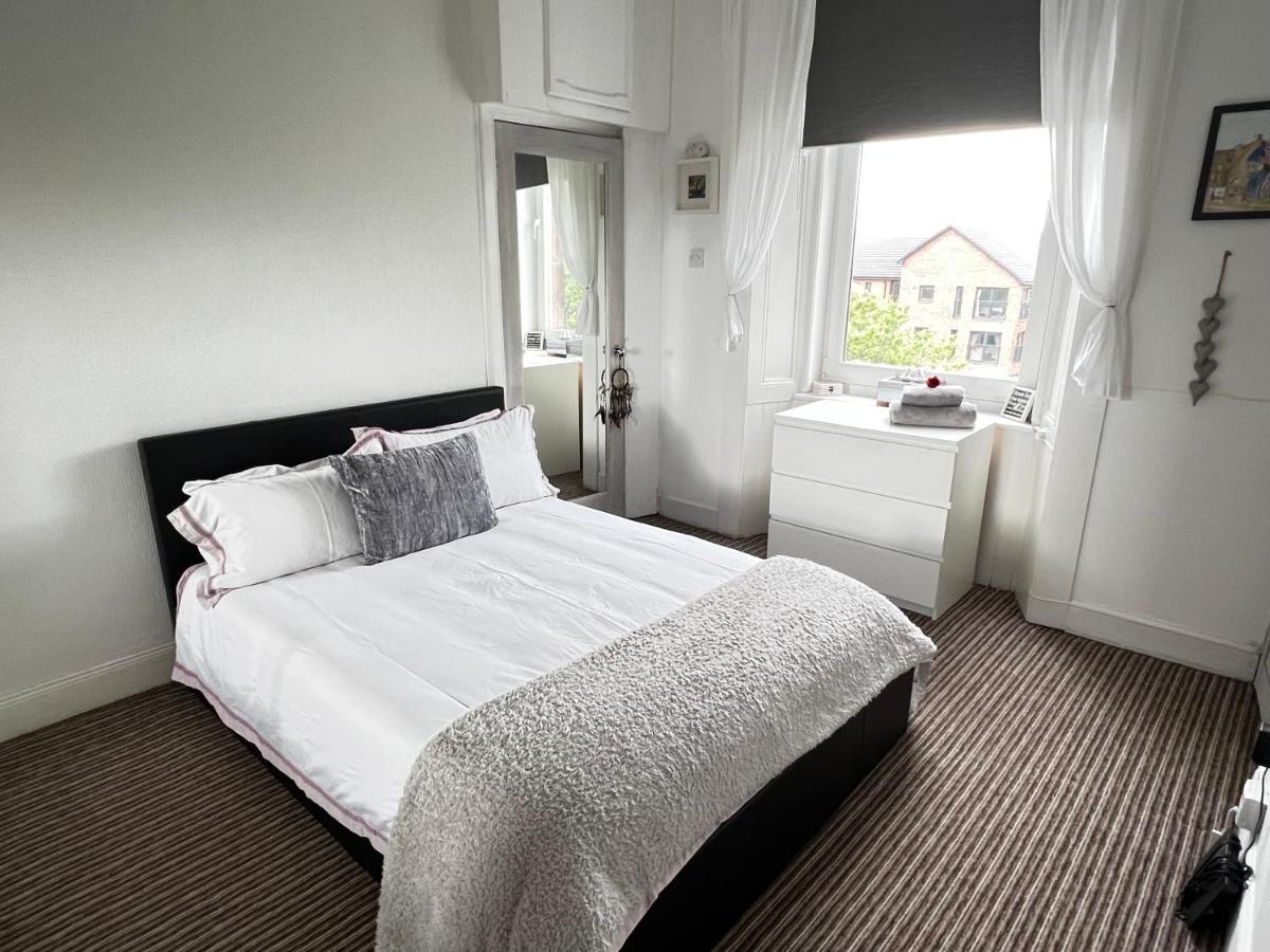 1 Bedroom Flat In Tolcross, Glasgow Top Floor. Экстерьер фото